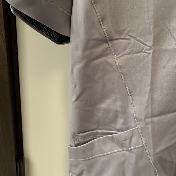 Grey’s Anatomy Impact Women’s Scrub top in L - Picture 4 of 6